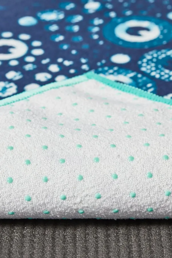 MANDUKA // YOGITOES SKIDLESS MAT TOWEL - BUBBLES